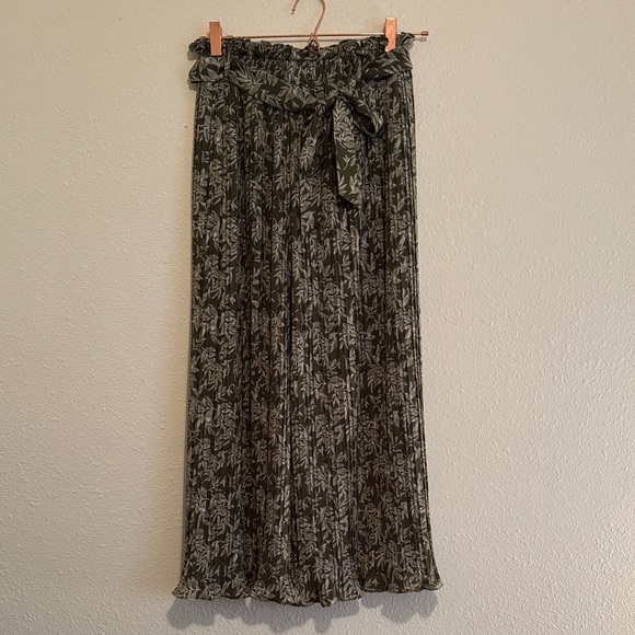 Alice Blue Pants - Alice Blue Olive Green Floral Wide-Leg Pleated Pants with Paperbag Waist